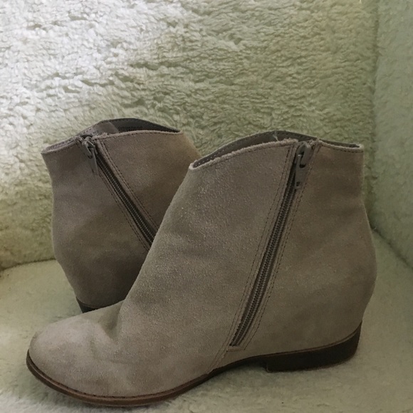 Suede beige fringe booties - Picture 5 of 5